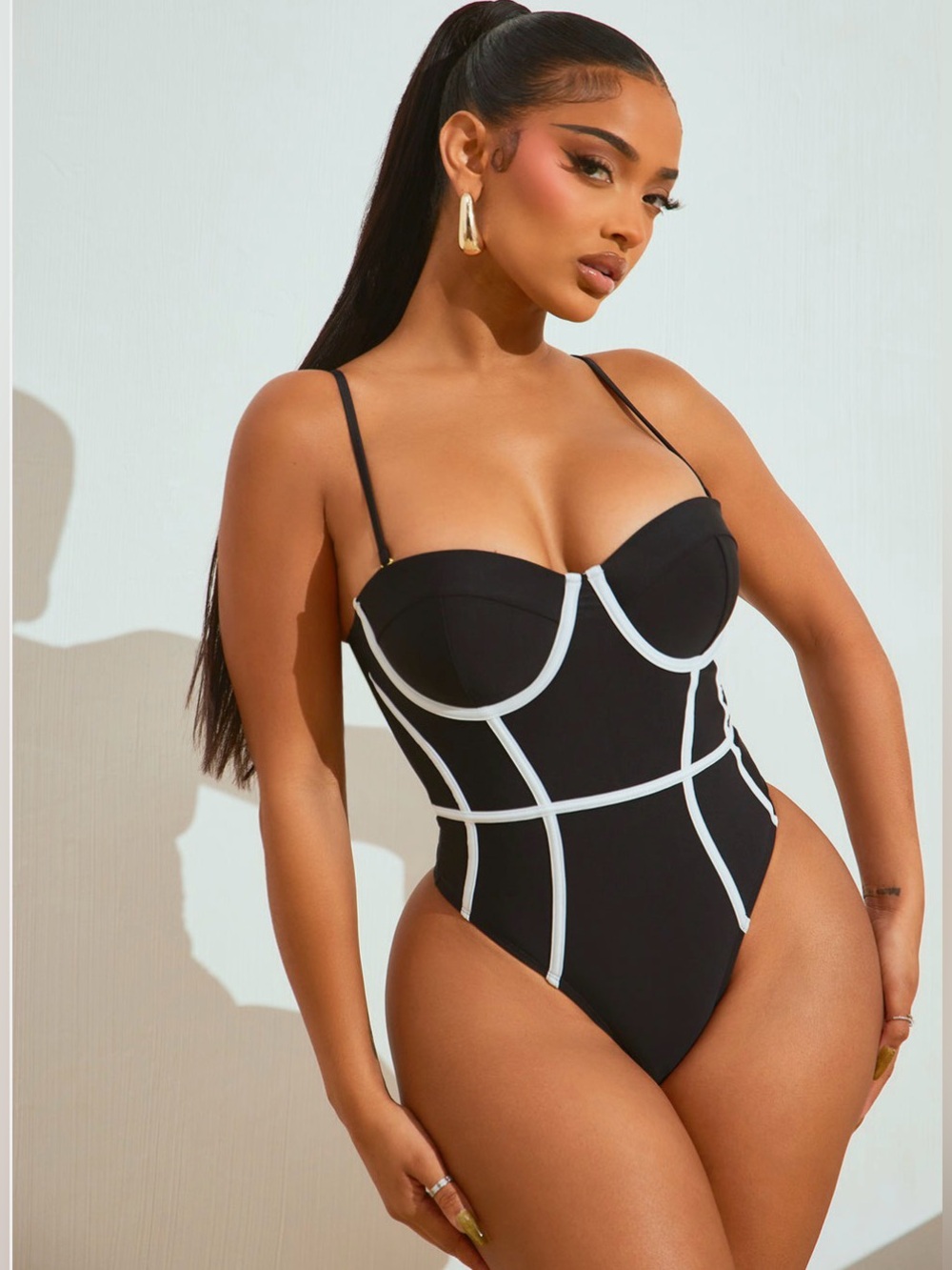Classic Touch Underwire 1 Piece
Swimsuit - Black/White